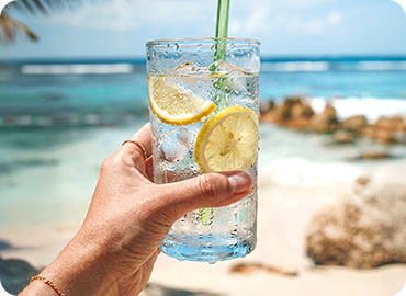 Idratazione in estate: quanto bere e come capire se siamo davvero idratati