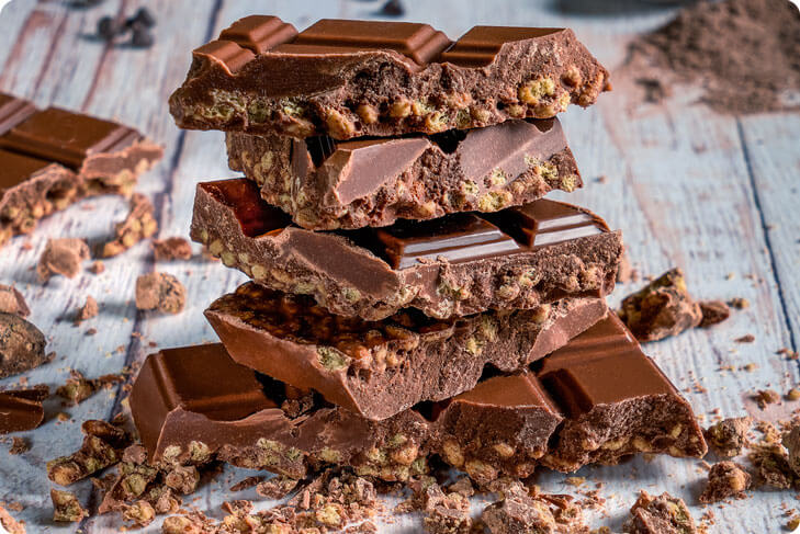 Tavoletta di cioccolato proteico sbriciolata 