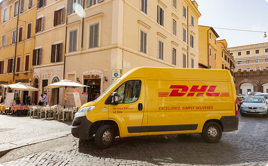 DHL furgone città