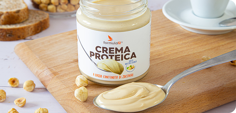 Crema proteica alla nocciola bianca